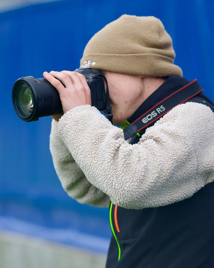 Nicola Brosi fotografiert mit Teleobjektiv