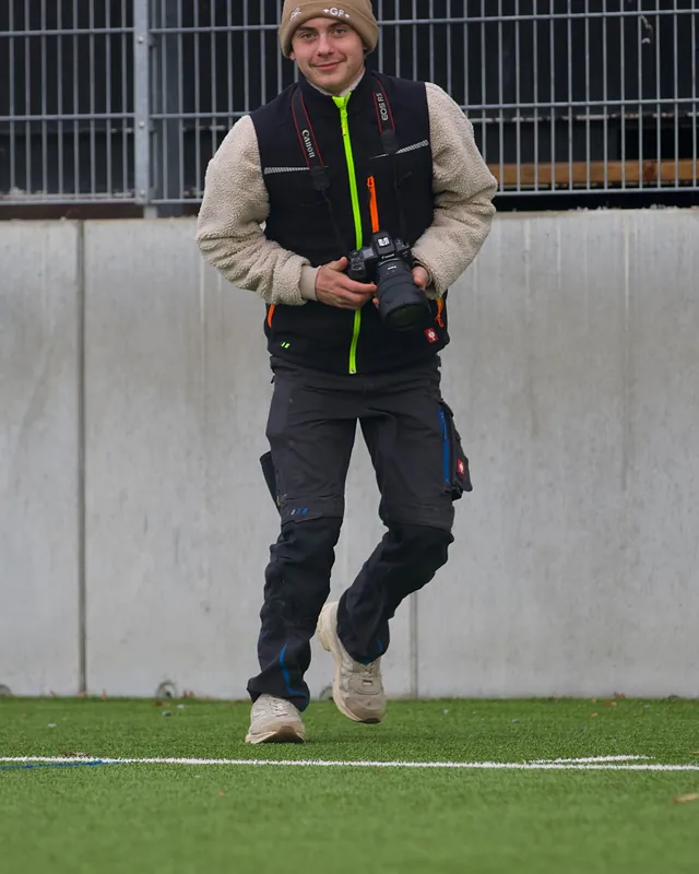 Nicola Brosi mit seiner Kamera unterwegs