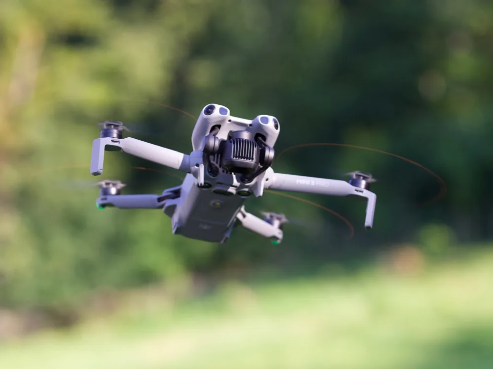 Die DJI Mini 5 Pro mit ihrer Gimbal-Kamera